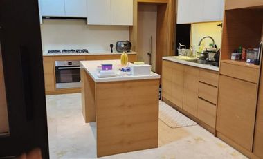 Disewa apartemen pakubuwono Residence Furnished 3+1BR at Jakarta Selatan