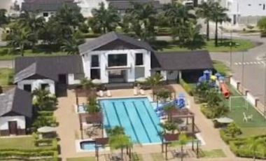 terreno Esquinero en Isla celeste de 250 m2