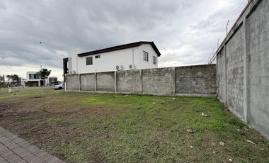 terreno Esquinero en Isla celeste de 250 m2