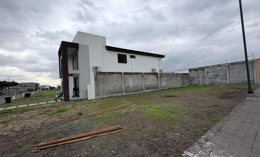 terreno Esquinero en Isla celeste de 250 m2