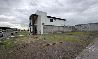 terreno Esquinero en Isla celeste de 250 m2