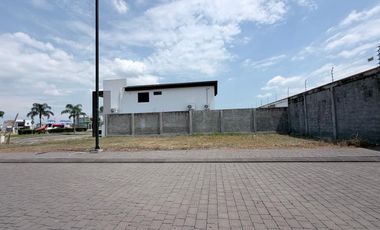 terreno Esquinero en Isla celeste de 250 m2