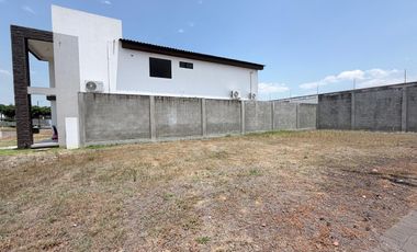 terreno Esquinero en Isla celeste de 250 m2