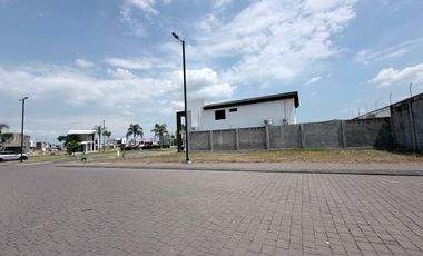 terreno Esquinero en Isla celeste de 250 m2