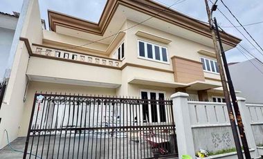Rumah bagus di Taman Kedoya Baru Residence Full Terenovasi Semi Furnish harga bagus