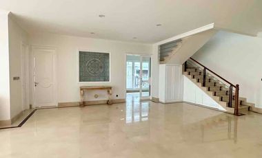 Rumah bagus di Taman Kedoya Baru Residence Full Terenovasi Semi Furnish harga bagus