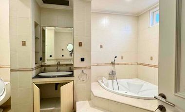 Rumah bagus di Taman Kedoya Baru Residence Full Terenovasi Semi Furnish harga bagus