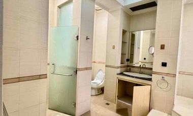 Rumah bagus di Taman Kedoya Baru Residence Full Terenovasi Semi Furnish harga bagus
