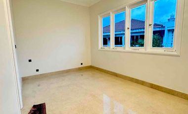 Rumah bagus di Taman Kedoya Baru Residence Full Terenovasi Semi Furnish harga bagus