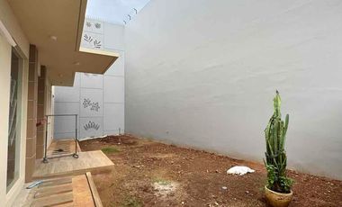 Rumah bagus di Taman Kedoya Baru Residence Full Terenovasi Semi Furnish harga bagus