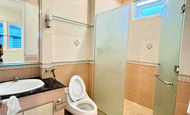 Rumah bagus di Taman Kedoya Baru Residence Full Terenovasi Semi Furnish harga bagus