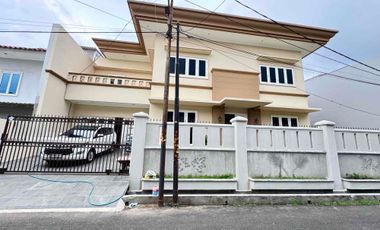 Rumah bagus di Taman Kedoya Baru Residence Full Terenovasi Semi Furnish harga bagus