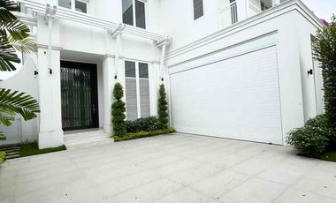 Se vende casa por estrenar en Aires del Batán con ascensor Vista al Lago