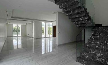 Se vende casa por estrenar en Aires del Batán con ascensor Vista al Lago