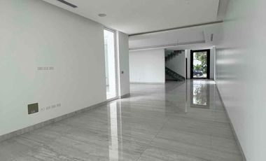 Se vende casa por estrenar en Aires del Batán con ascensor Vista al Lago