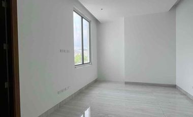 Se vende casa por estrenar en Aires del Batán con ascensor Vista al Lago