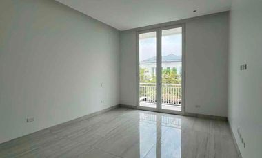 Se vende casa por estrenar en Aires del Batán con ascensor Vista al Lago