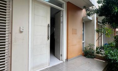 DISEWAKAN RUMAH FURNISH DALAM CLUSTER DI SUMMARECON BEKASI