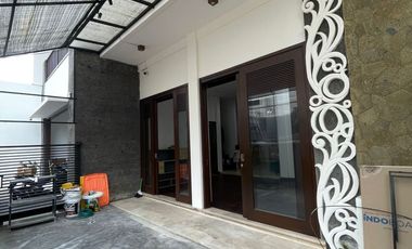 FOR RENT HUNIAN FURNIHSED 5BR AKSES DEKAT JALAN UTAMA BYPAS SANUR