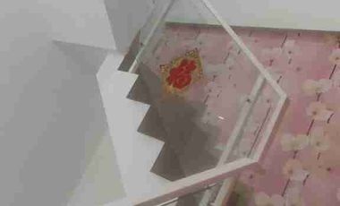 Dijual rumah bagus 3 lantai 4 kamar tidur di Pluit