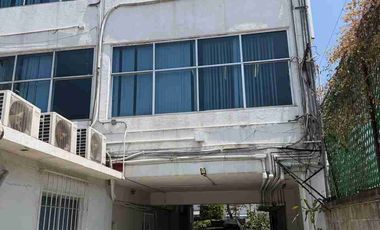 EDIFICIO EN INIGUALABLE UBICACIÓN VISTA HERMOSA LA ZONA DORADA DE CUERNAVACA. CON 10 ESTACIONAMIENTOS
