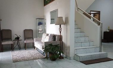 Rumah Megah Luas Bangunan 225m Lokasi Strategis, Di Kewaluyaan Indah Ref.05257