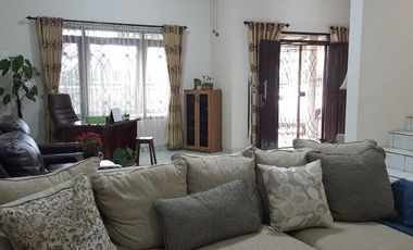 Rumah Megah Luas Bangunan 225m Lokasi Strategis, Di Kewaluyaan Indah Ref.05257