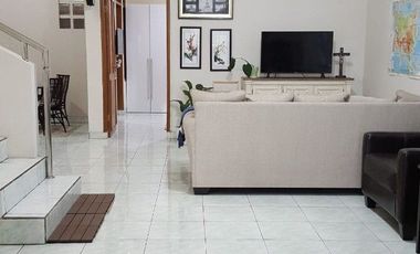 Rumah Megah Luas Bangunan 225m Lokasi Strategis, Di Kewaluyaan Indah Ref.05257