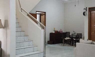Rumah Megah Luas Bangunan 225m Lokasi Strategis, Di Kewaluyaan Indah Ref.05257