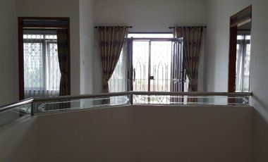 Rumah Megah Luas Bangunan 225m Lokasi Strategis, Di Kewaluyaan Indah Ref.05257