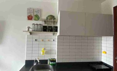 disewakan apartment full furnish bagus type studio lokasi strategis fasilitas lengkap., depan universitas dan rumah sakit eka hospital kota harapan indah