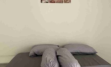 disewakan apartment full furnish bagus type studio lokasi strategis fasilitas lengkap., depan universitas dan rumah sakit eka hospital kota harapan indah