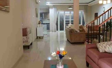 Sewa Cepat Rumah Eksklusif 2 Lantai Furnish di Water Spring Grand Wisata