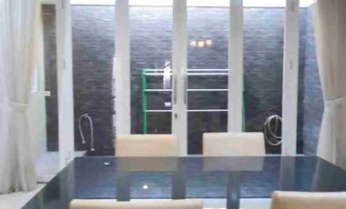 Sewa Cepat Rumah Eksklusif 2 Lantai Furnish di Water Spring Grand Wisata