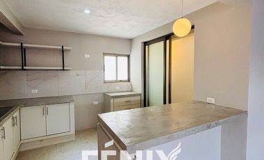 Casa en Venta: Fracc. Santa María Coatepec- Diseño minimalista y amplio jardín