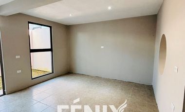 Casa en Venta: Fracc. Santa María Coatepec- Diseño minimalista y amplio jardín