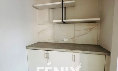 Casa en Venta: Fracc. Santa María Coatepec- Diseño minimalista y amplio jardín