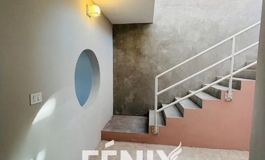 Casa en Venta: Fracc. Santa María Coatepec- Diseño minimalista y amplio jardín