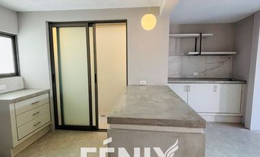 Casa en Venta: Fracc. Santa María Coatepec- Diseño minimalista y amplio jardín