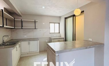 Casa en Venta: Fracc. Santa María Coatepec- Diseño minimalista y amplio jardín