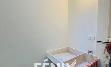 Casa en Venta: Fracc. Santa María Coatepec- Diseño minimalista y amplio jardín