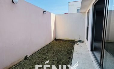 Casa en Venta: Fracc. Santa María Coatepec- Diseño minimalista y amplio jardín