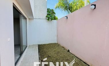 Casa en Venta: Fracc. Santa María Coatepec- Diseño minimalista y amplio jardín