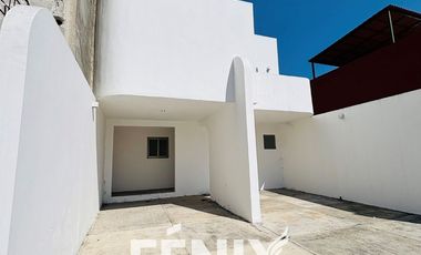 Casa en Venta: Fracc. Santa María Coatepec- Diseño minimalista y amplio jardín
