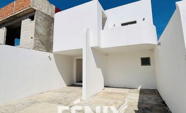 Casa en Venta: Fracc. Santa María Coatepec- Diseño minimalista y amplio jardín