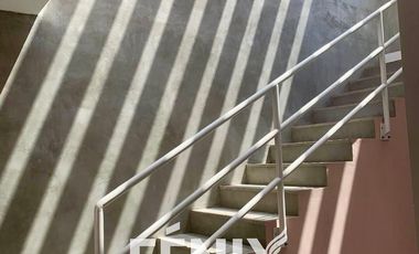 Casa en Venta: Fracc. Santa María Coatepec- Diseño minimalista y amplio jardín