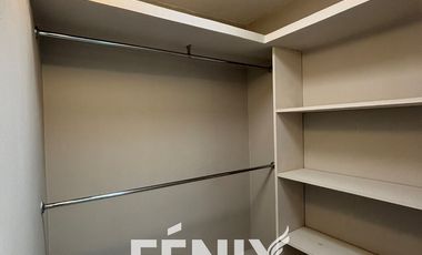 Casa en Venta: Fracc. Santa María Coatepec- Diseño minimalista y amplio jardín