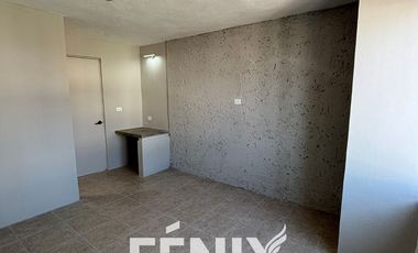 Casa en Venta: Fracc. Santa María Coatepec- Diseño minimalista y amplio jardín