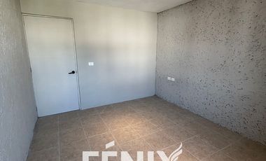 Casa en Venta: Fracc. Santa María Coatepec- Diseño minimalista y amplio jardín