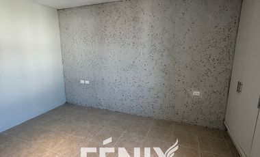 Casa en Venta: Fracc. Santa María Coatepec- Diseño minimalista y amplio jardín